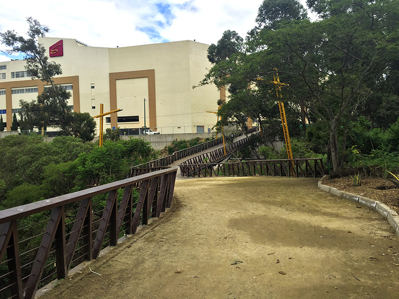 PUENTE DEL CHAQUIÑÁN / Scala Shopping-Quito.