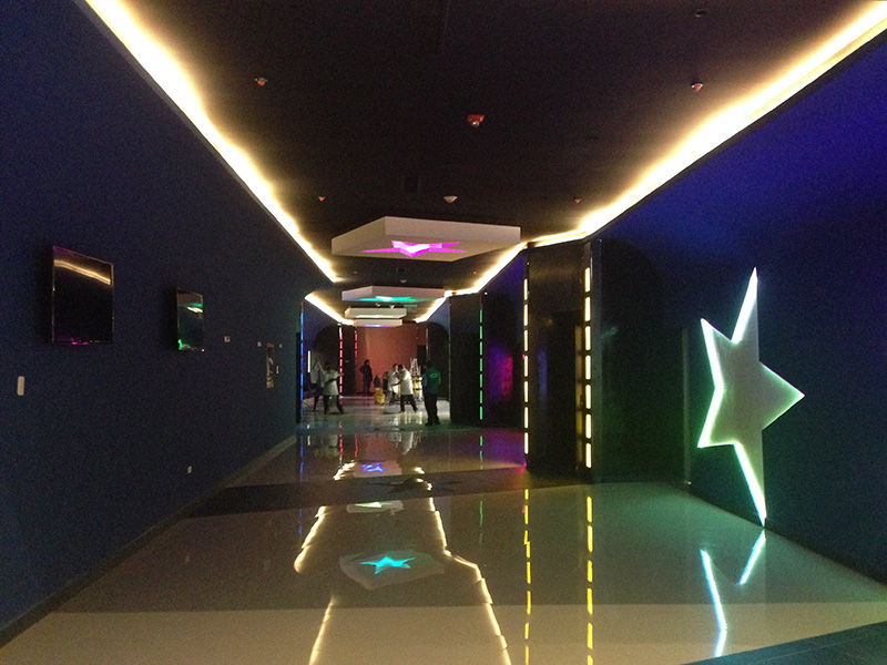 STARCINES / Laguna Mall-Ibarra.