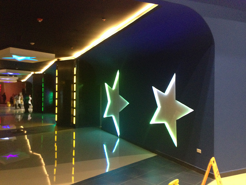 STARCINES / Laguna Mall-Ibarra.